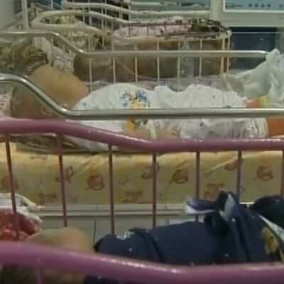Rodila je trojke: Lekari se šokirali kada su videli jednu od beba! (VIDEO)