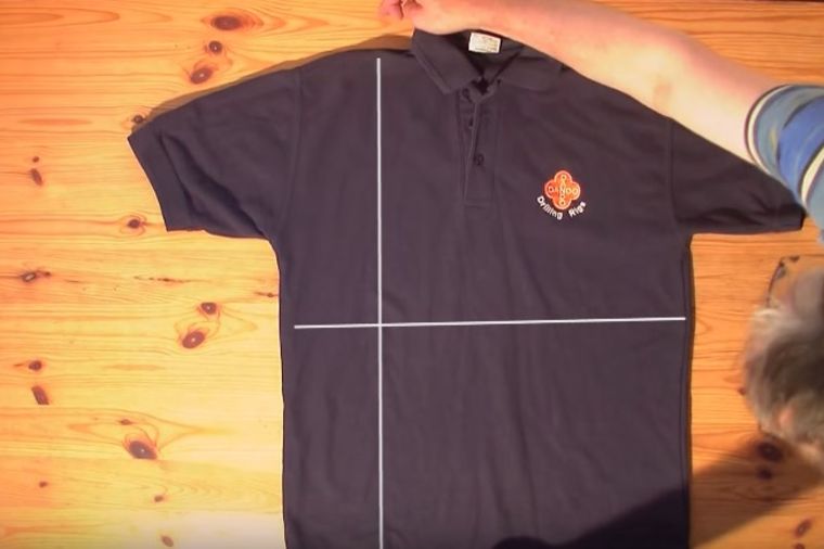 Trik koji je zaludeo internet: Kako da složite majicu za samo 2 sekunde! (VIDEO)