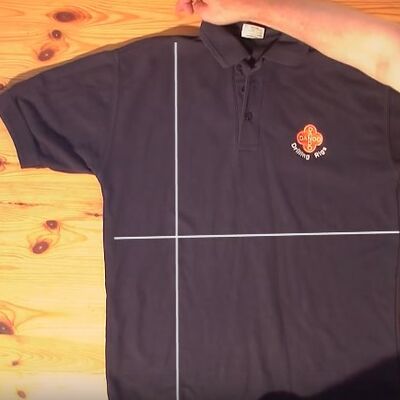 Trik koji je zaludeo internet: Kako da složite majicu za samo 2 sekunde! (VIDEO)