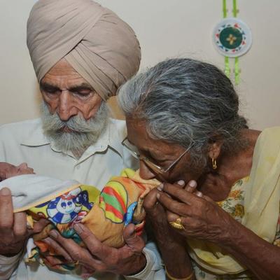 Žena (72) rodila zdravog dečaka: Bog je uslišio naše molitve! (FOTO)