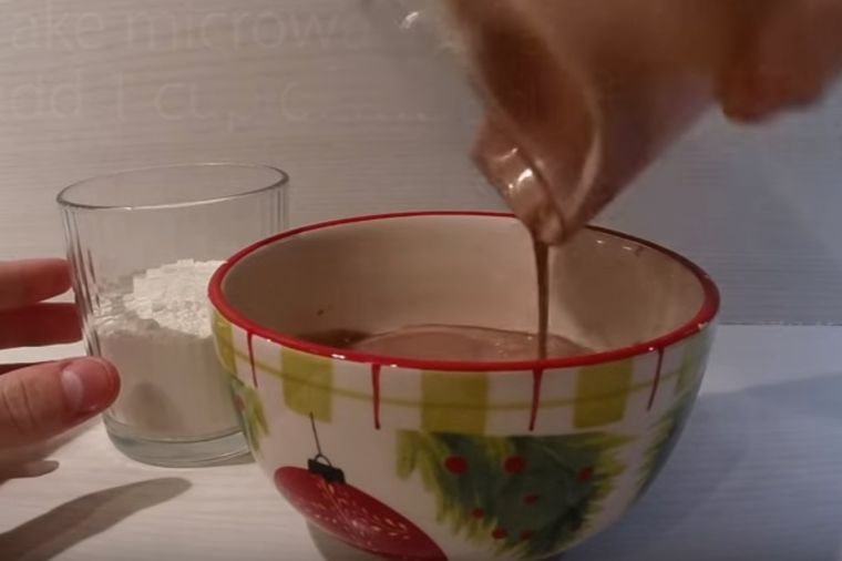 Samo je pomešala sladoled i brašno: Letnji kulinarski hit osvojio svet, a i vas će! (RECEPT, VIDEO)
