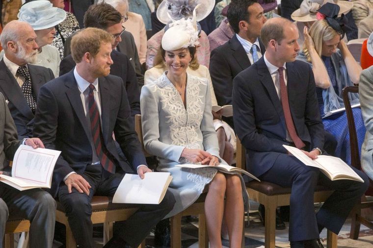 Zvanična proslava 90. rođendana kraljice Elizabete: Neozbiljni Kejt i Hari umirali od smeha! (VIDEO)