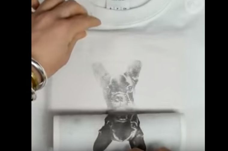 Majica sa printom po vašoj želji: Treba vam samo papir, aceton i 5 minuta vremena! (VIDEO)