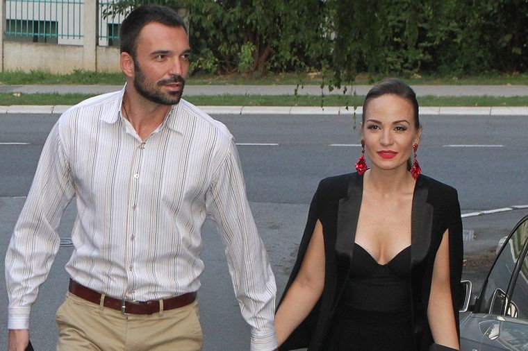Jelena Tomašević i Ivan Bosiljčić proslavili 5 godina braka! (FOTO)