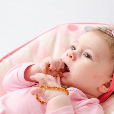 Ćilibar, magični lek za boljke vaše bebe: Sva pozitivna dejstva ogrlice!