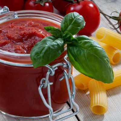 MLEVENI PARADAJZ BEZ KUVANJA I KONZERVANSA: Iskoristite paradajz na vreme i napravite savršenu bazu za jela (RECEPT)