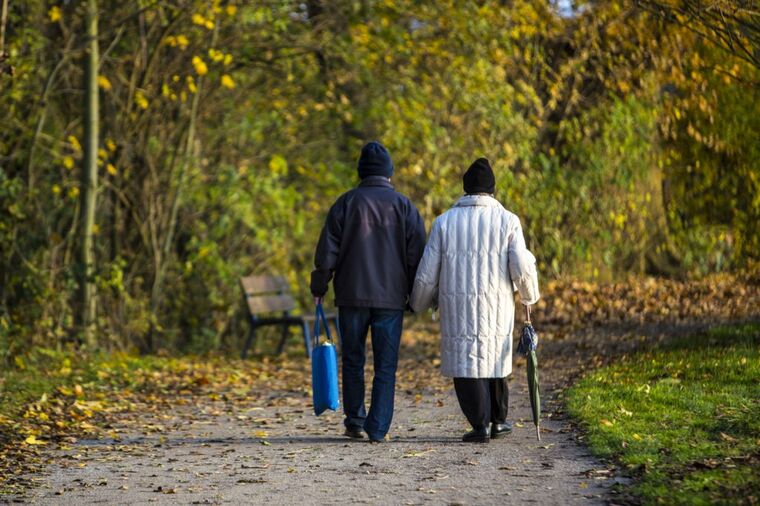 Penzioneri će moći u šetnju tri puta nedeljno: Pola sata, do 300 metara od kuće