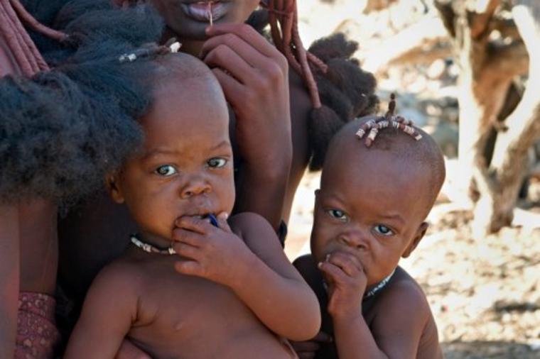 Ljudi se zgorze kada čuju običaje ovog plemena: Majka doji dete za vreme intimnih odnosa, a tu se stvar ne završava