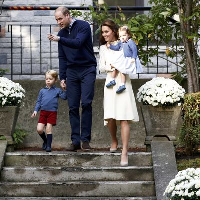Zašto princ Džordž uvek nosi šorts, bez obzira na vreme: Jedan jedini razlog! (FOTO)