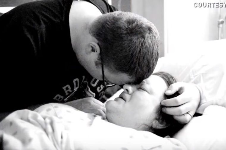 Prva beba joj umrla na porođaju: Isti lekar je porodio drugi put i ostao u čudu! (VIDEO)