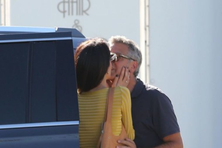 Presreće muža po filmskim setovima i tajno ga ljubi: Svi su u neverici gledali Amal Kluni! (FOTO)