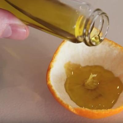 Zašto treba da sipate ulje u koru mandarine: Potpuni hit na internetu! (VIDEO)