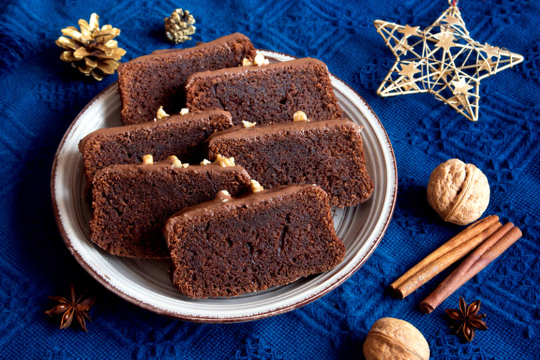 Brzi dijetalni čokoladni kolač: Slatkiš za uživanje bez griže savesti! (RECEPT)