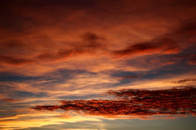Čarobno beogradsko nebo: Vatreni oblaci iznad glavnog grada! (FOTO)