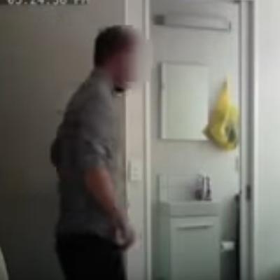 Tajno je snimila cimera u svom kupatilu: Snimak je zgrozio! (VIDEO)