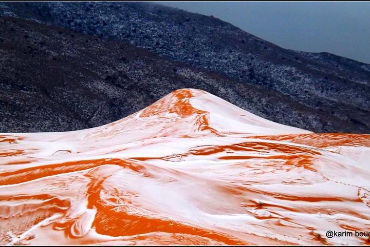 U Sahari pao sneg: Peščane dine pod belim pokrivačem očarale svet! (FOTO)