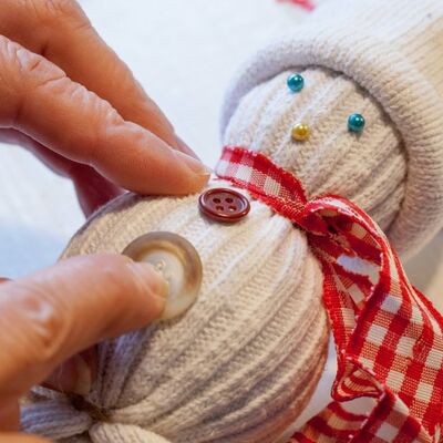 Savršen poklon za dete: Kako da napravite Sneška Belića od čarapice! (VIDEO)