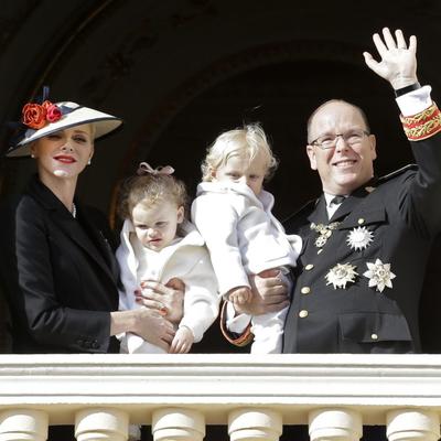 KRALJEVSKI USKRS: Prelepe fotografije sa dvora princa Alberta i princeze Šarlin sa porodicom! (FOTO)