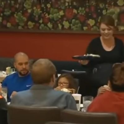 Trudnu konobaricu rasplakala poruka na računu: Nije verovala svojim očima šta čita! (VIDEO)