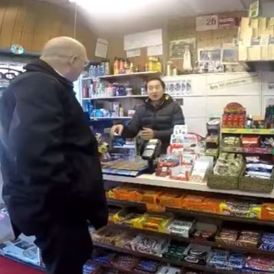 Stalno mu nestajala čokolada iz prodavnice: Vlasnik postavio kameru, šokirao ga snimak! (VIDEO)