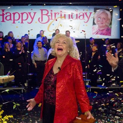 Radi već 77 godina i ne planira penziju: Slavna glumica proslavila 95. rođendan! (FOTO)