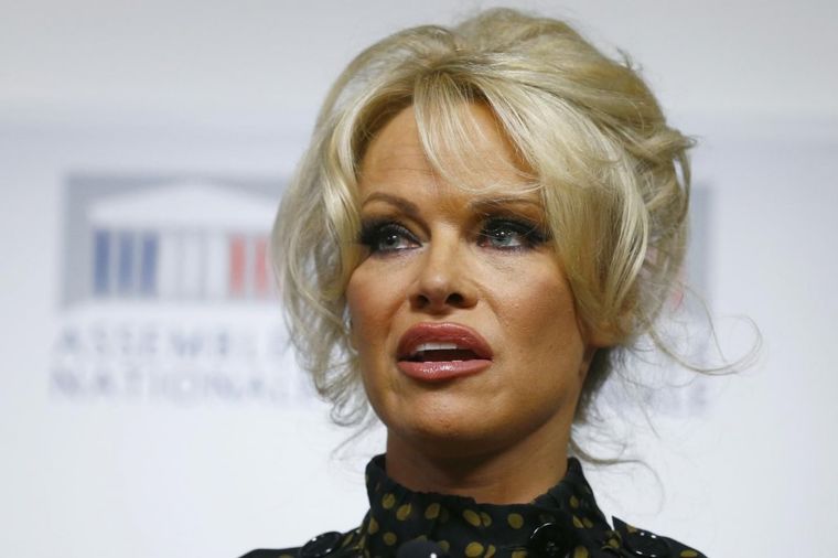 Konačno se okanila jake šminke: Pamela Anderson (49) opčinila prirodnom lepotom! (FOTO)