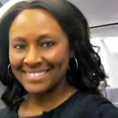 Stjuardesa primetila čudan par na letu i devojčici ostavila poruku: Istina je zaprepastila! (VIDEO)