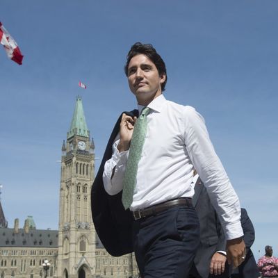 Nakon Kejt Midlton i Ivanke Tramp kanadski premijer zaludeo žene širom sveta: Evo zašto! (FOTO)