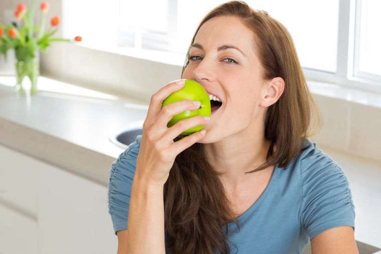 Zašto baš žene treba da jedu jabuke: Jedno super svojstvo za koje niste znali!