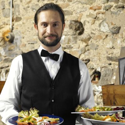 Srpski konobar otvorio dušu: Služio sam slavne zvezde, kraljevske porodice, nećete verovati kakvi su