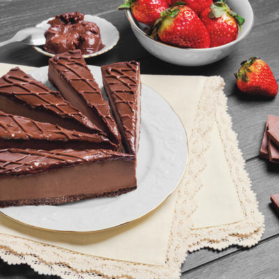 Ledeni čokoladni kolač: Brzi slatkiš koji se ne peče! (RECEPT)