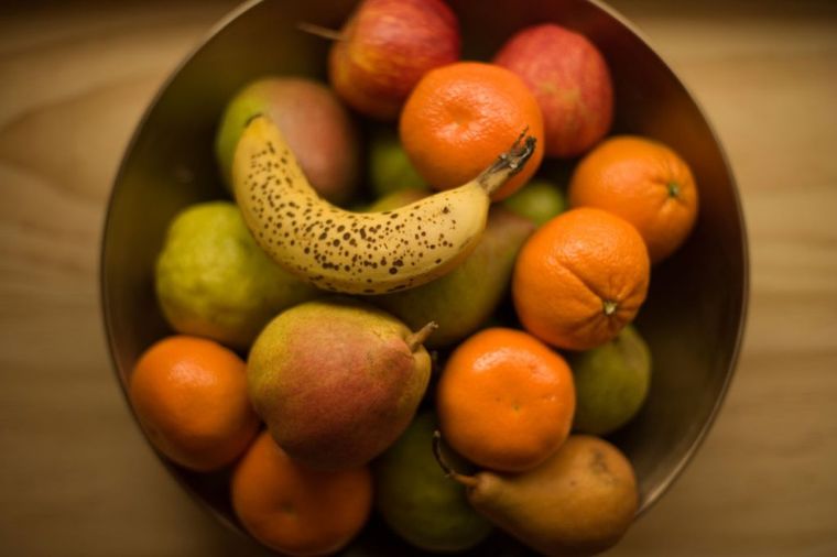 Nikad ne bacajte hranu: Evo šta sve možete od prezrelog voća!