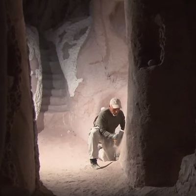 25 godina proveo u pećini sa psom: Zapanjiće vas šta je kamera snimila unutra! (VIDEO)