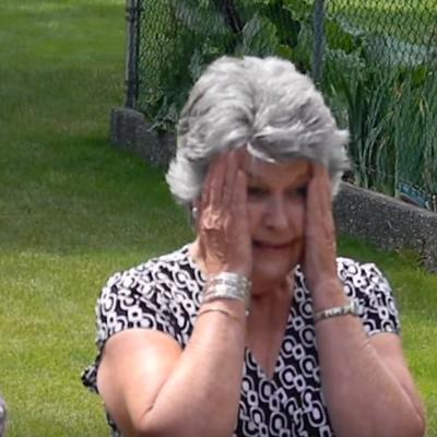 Unuka baki priredila neviđeni šok: Zbog njega nije prestajala da plače! (VIDEO)