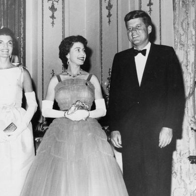 Šta je Džon Kenedi darovao kraljici Elizabeti: O ovom poklonu se i danas priča! (FOTO)