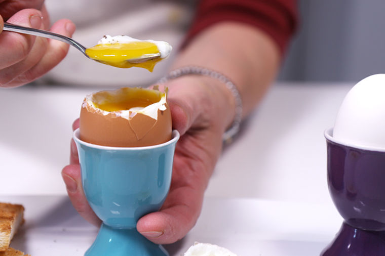 Sjajna, a jeftina caka za kuvanje jaja: Zdrav obrok nikada nije bio ukusniji! (FOTO)
