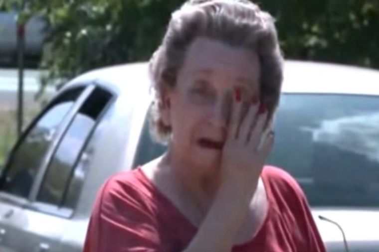 4 dečaka se ušunjala u dvorište stare bake: Zbog onog što su uradili lila je suze! (VIDEO)