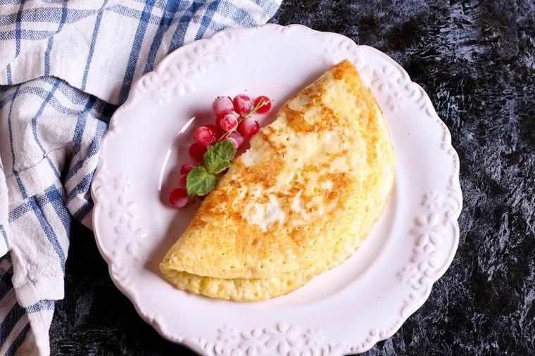 Slatki omlet sa pekmezom: Bolji doručak ne postoji, zasiti za ceo dan! (RECEPT)