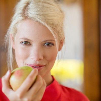 Ako se ovako koristi, jabuka može vrhunski da očisti kožu i regeneriše kosu!