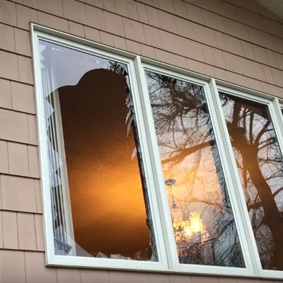 Vratili se s odmora i zatekli razbijen prozor: Ovakav prizor u kući nisu očekivali! (VIDEO)