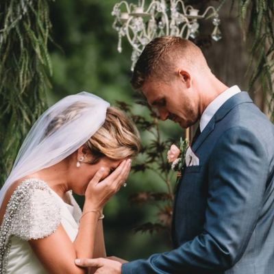Imala je savršenu svadbu: Mlada zaplakala kada je čula ko će je venčati! (FOTO)