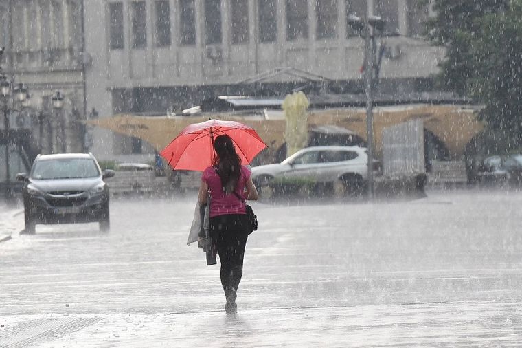Najavljeno nevreme pogodilo Srbiju: Oluja načinila štetu u nekoliko gradova