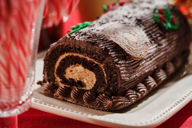 Izdašan i brz rolat: Neodoljivi kolač sa dve vrste čokolade! (RECEPT)