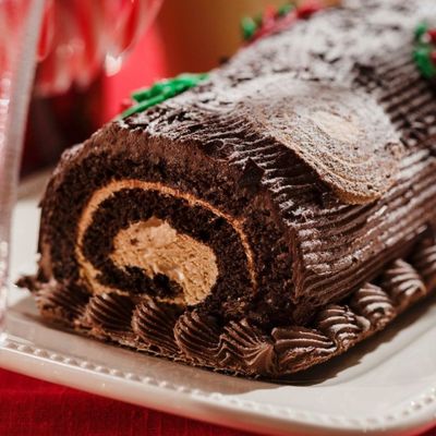 Izdašan i brz rolat: Neodoljivi kolač sa dve vrste čokolade! (RECEPT)