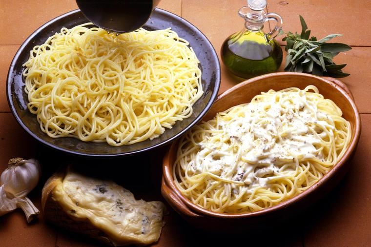 Pravo iz italijanske kuhinje: Špageti sa Alfredo sosom! (RECEPT)