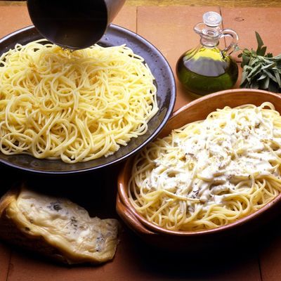 Pravo iz italijanske kuhinje: Špageti sa Alfredo sosom! (RECEPT)