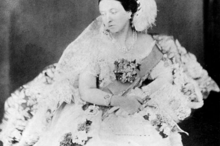 Prabaka kraljice Elizabete II: Ona je zaprosila svog muža i započela trend belih venčanica! (FOTO)
