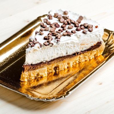 Trobojni kolač bez pečenja: Sočna i ukusna poslastica po bakinom receptu!