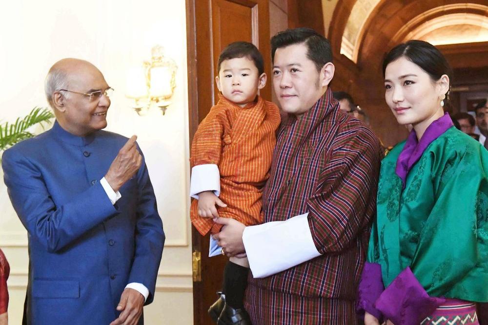 Kralj i kraljica Butana sa sinom