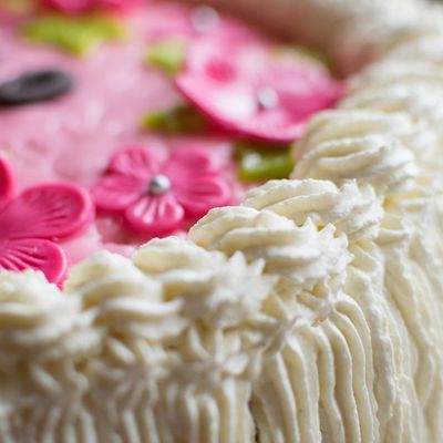 Španski vetar: Najkremastija torta od tri fila idealna za svečane prilike! (RECEPT)
